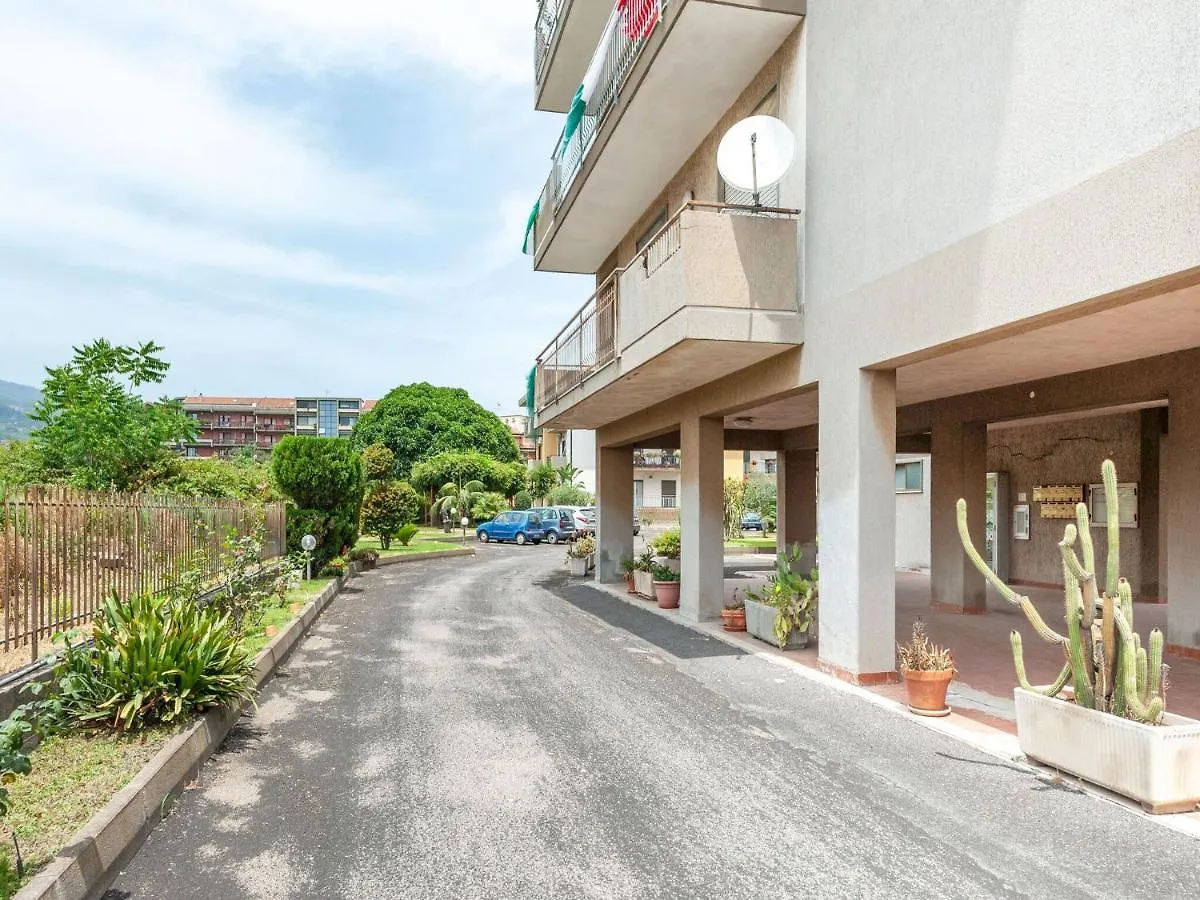 Belvilla By Oyo Sunny Apartment In Giarre Near Sea Ιταλία