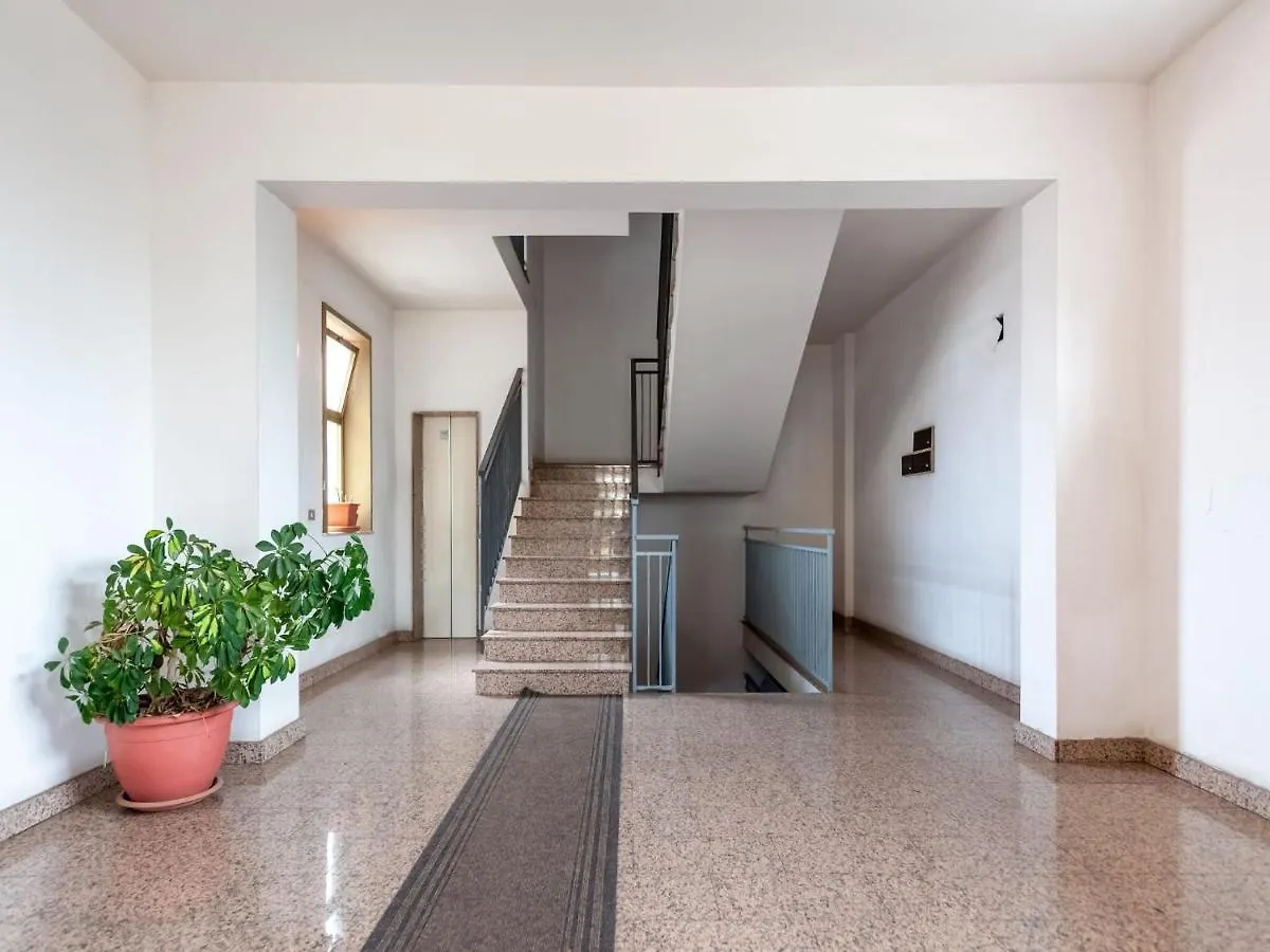 Belvilla By Oyo Sunny Apartment In Giarre Near Sea 0*,  イタリア
