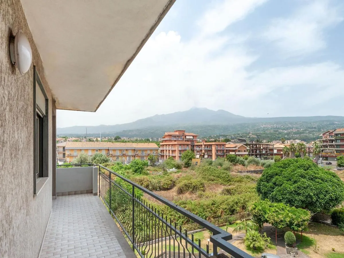 Belvilla By Oyo Sunny Apartment In Giarre Near Sea イタリア