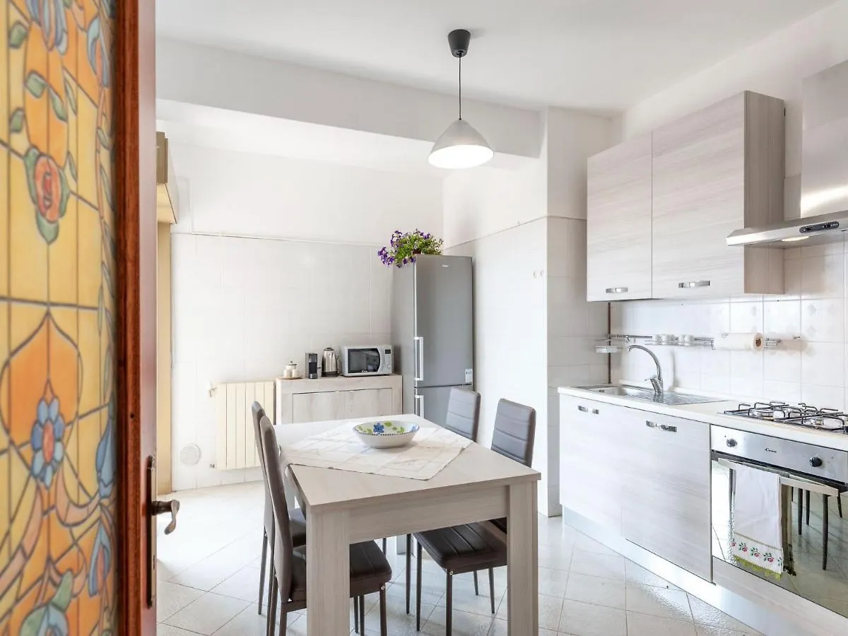 Belvilla By Oyo Sunny Apartment In Giarre Near Sea イタリア