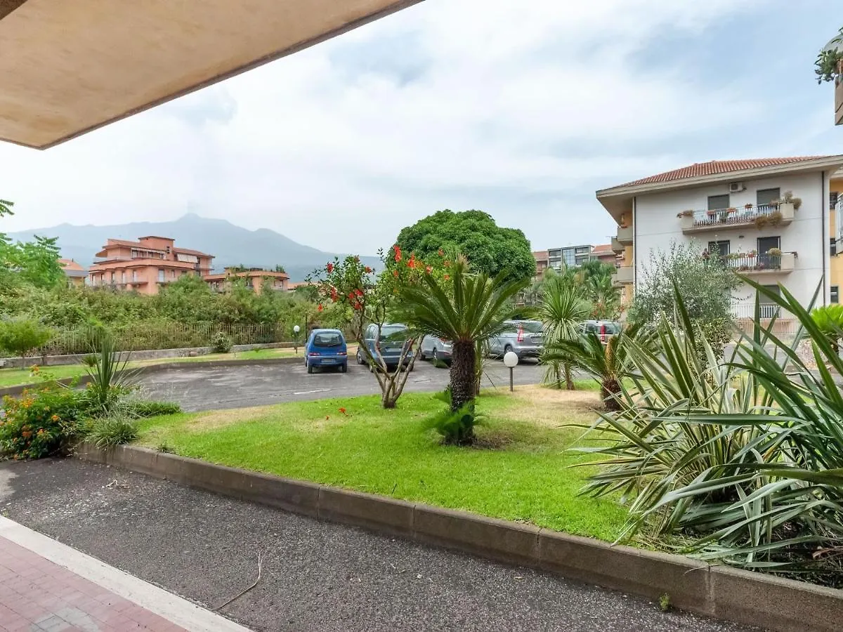 Belvilla By Oyo Sunny Apartment In Giarre Near Sea 0*,  Ιταλία